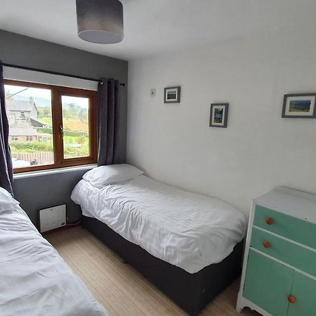 Pen Y Geulan Villa Макънтлет Екстериор снимка