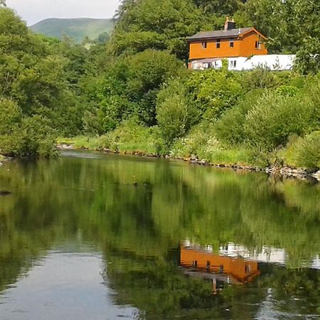 Pen Y Geulan Villa Макънтлет Екстериор снимка